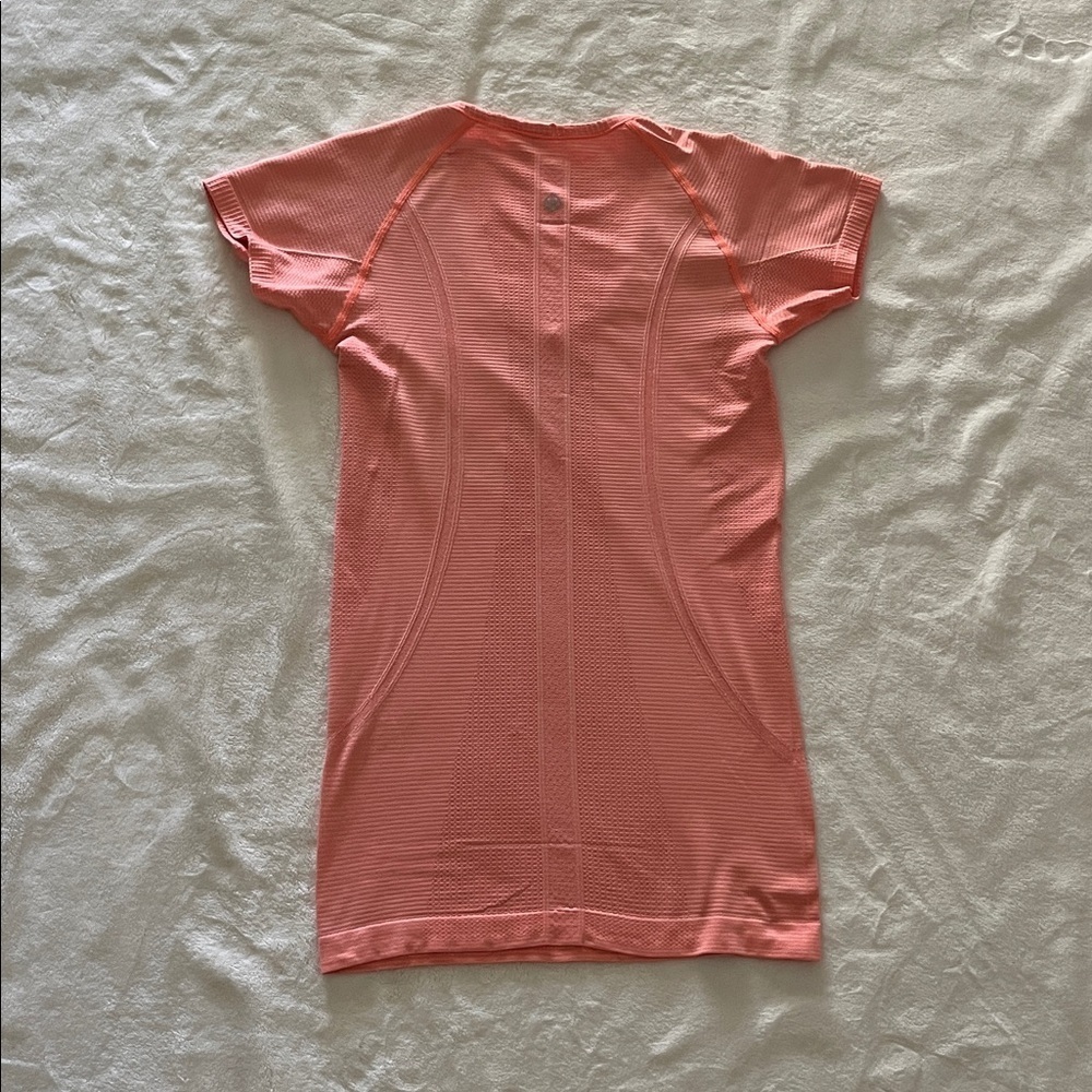 Lululemon Women's  V-Neck Top - Picture 2 of 4